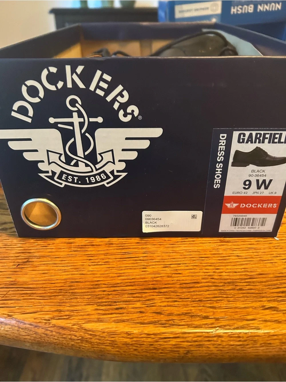Dockers Garfield dress shoe 9w. New in the box.